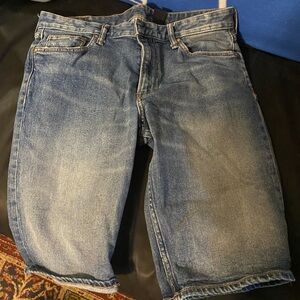 Zara Men's Blue Jean Shorts. Sz:32. Longer length denim shorts. GUC.
